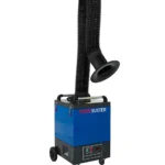FUMEBUSTER PRO ipari füstelszívó készülék, kerekes, kék-fekete házzal és 2 méteres csuklós karra szerelt elszívó nyílással, LED szűrőtelítettség jelzővel.