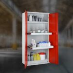 Szekrény kihúzható tálcákkal